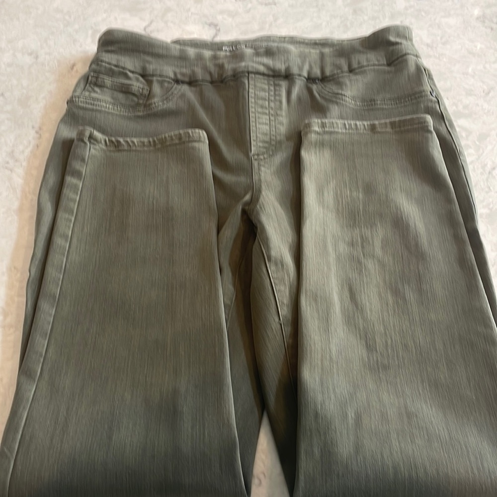 Chicos pull on jetting ankle jeans lightly used size 8R